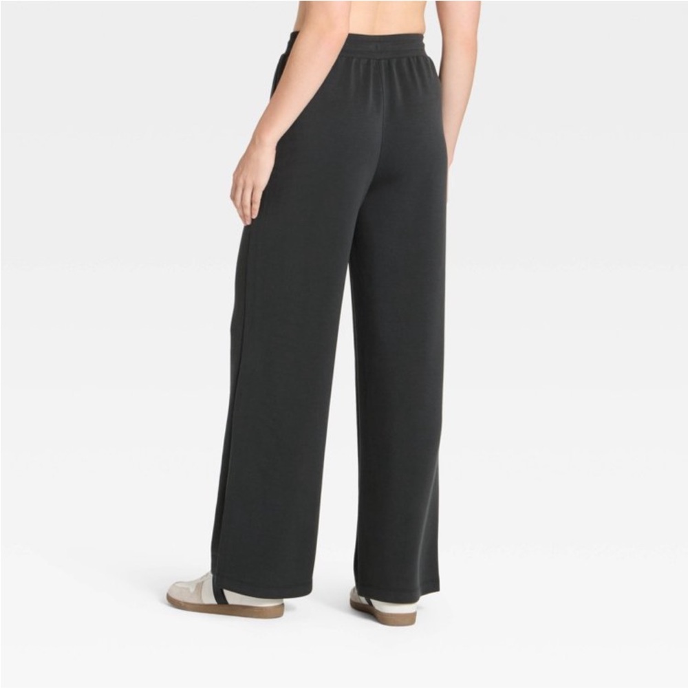 Women's Airy Sleek Wide Leg
Sweatpants - All In Motion Black M NWT - Picture 3 of 3